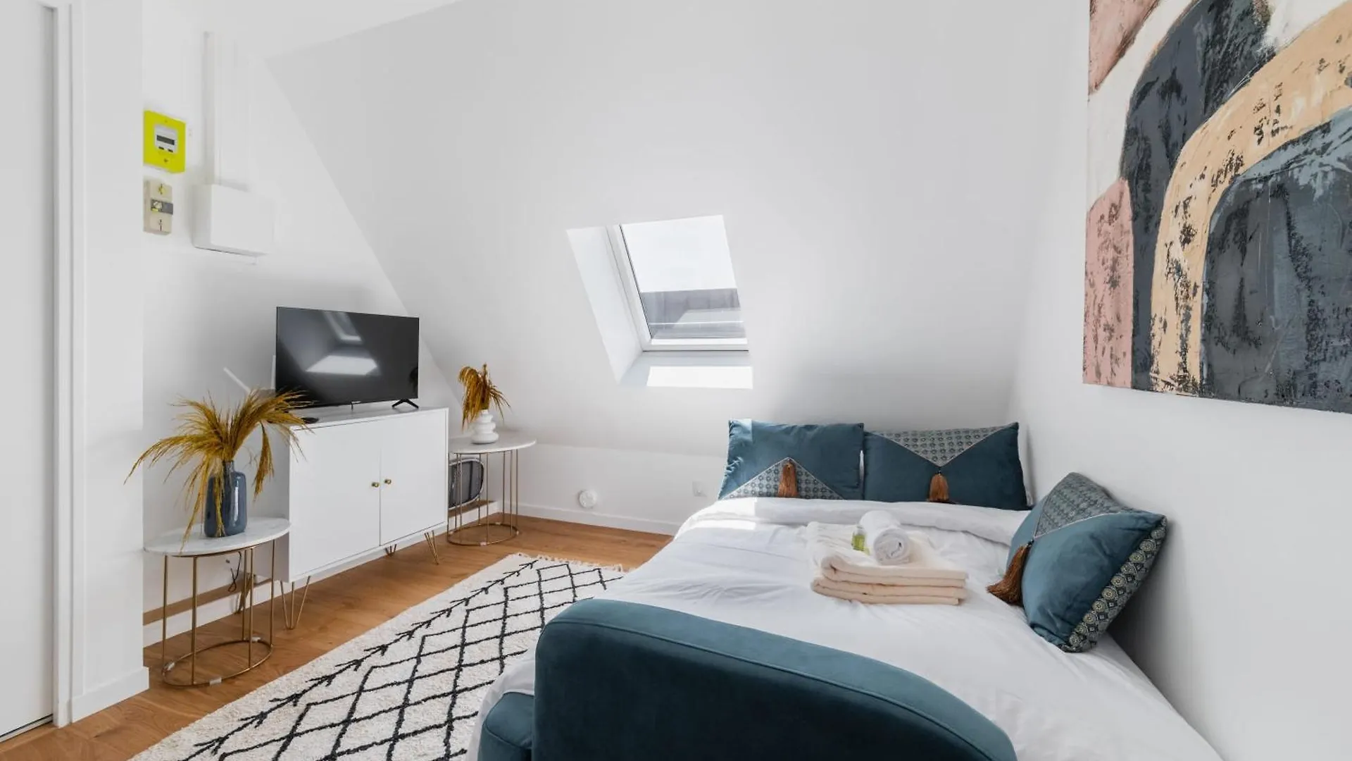 Studio Refait A Neuf Dernier Etage - Paris 19 - 2P - Flat-Guest - Flat-Guest 0*,  France
